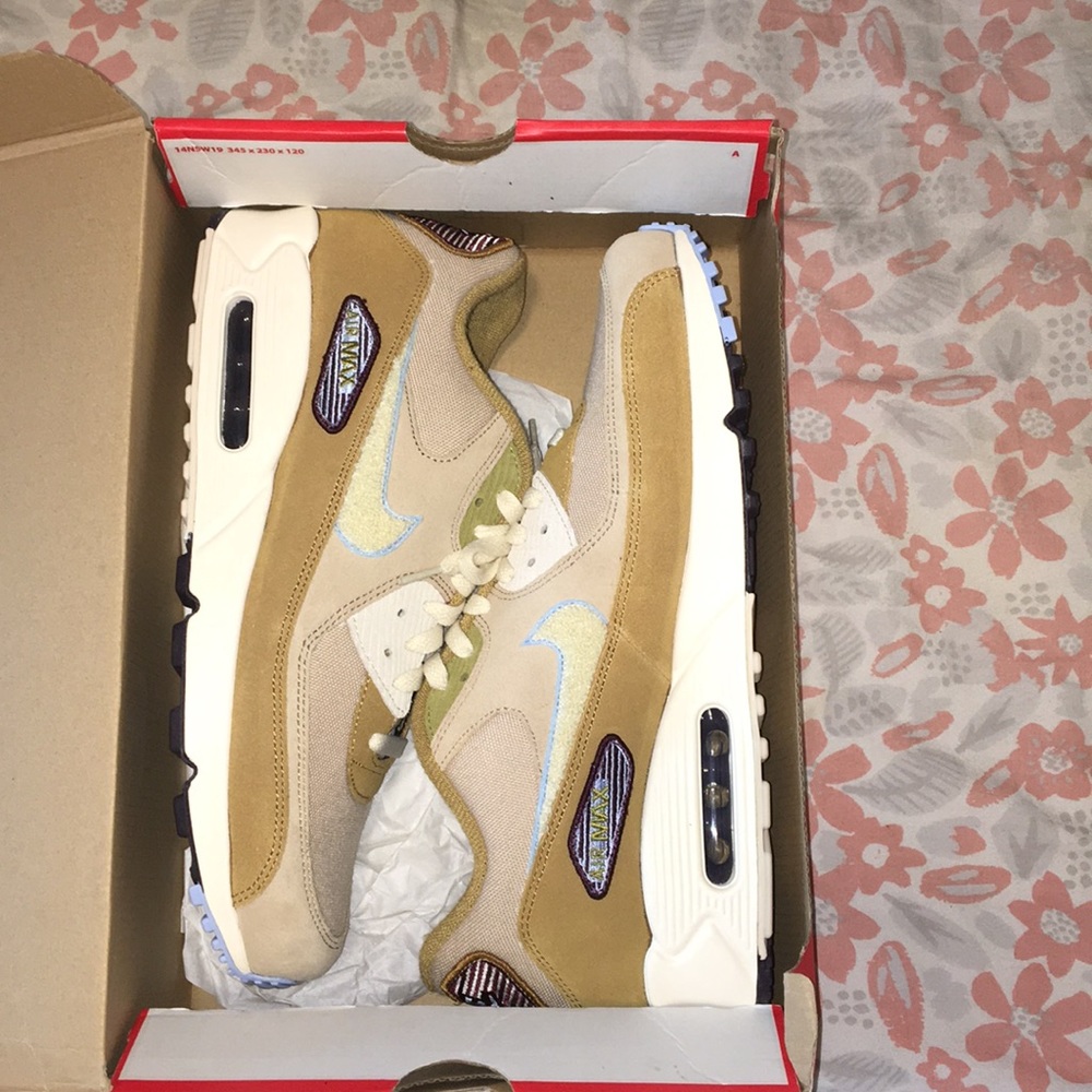 Fresh pair of Nike shoes never wore ,brand new..